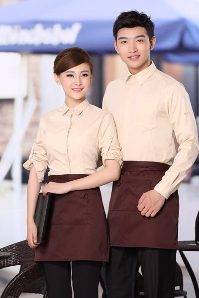 Đồng phục nhà hàng khách sạn – Đồng phục tạp vụ áo sơ mi vàng, tạp dề nâu 91
